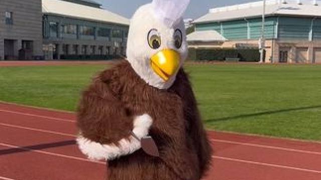 当时看到这个视频我就有一种莫名的熟悉感。只到B姐给了我这个第三视角…