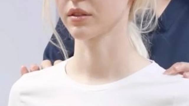 当你躺在床上睡不着时，不妨看一集解压助眠的正骨视频