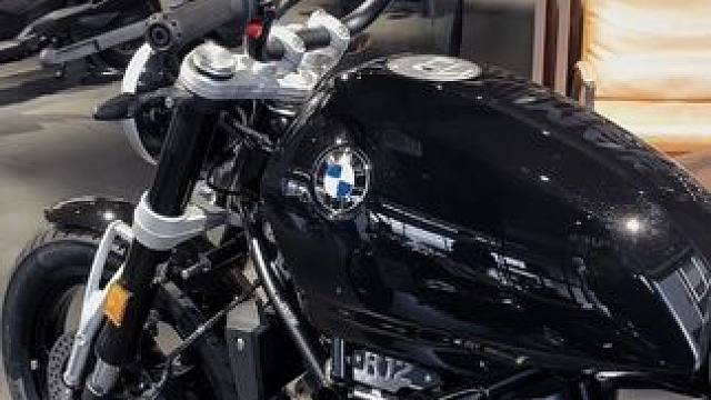 在摩托车的轰鸣中，找到属于自己的节奏，驶向生活的乐章。