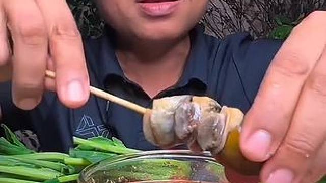 剁椒酱汁️鲜螺肉串串