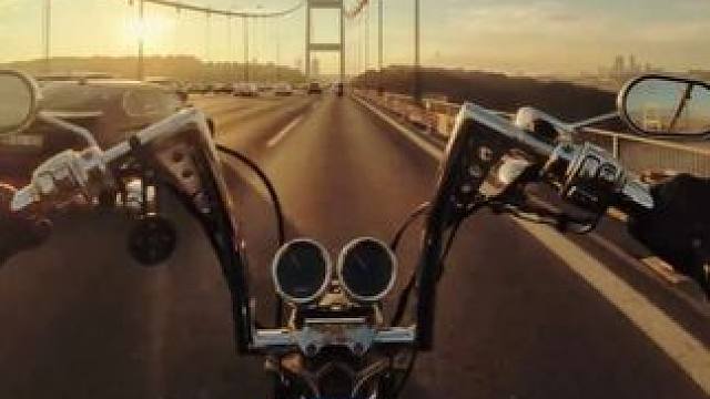 当世界只剩下夕阳和发动机轰鸣声