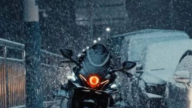 又是一年雪 去年的人还在你身边吗？外面下雪了 我很想你