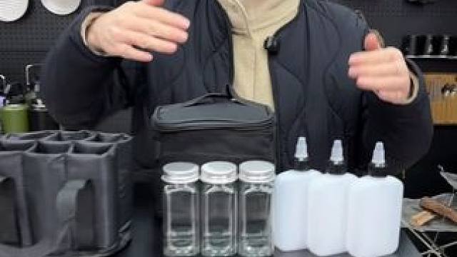 户外调料品收纳包，里面有单独的手提袋，而且收纳还很小巧