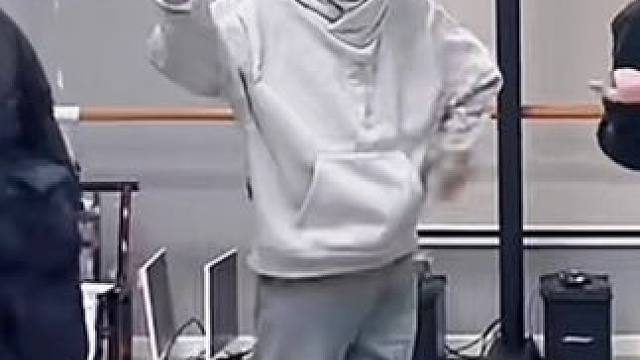 就这个陈锦闻啊跟个小土豆似的哈哈哈哈