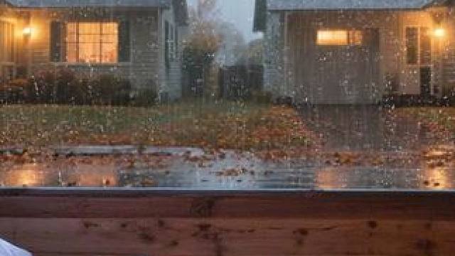 深秋雨天，呆在温暖小木屋里放松休息和睡眠吧