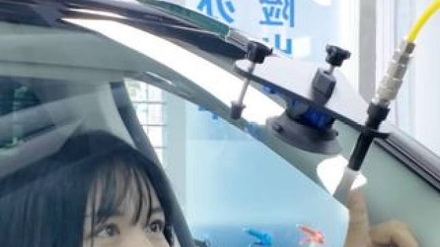 汽车挡风玻璃破损是修复还是更换？