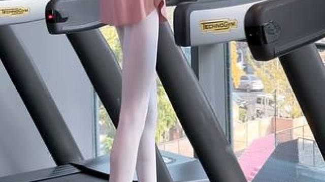 我惦起脚尖，想要你把我捧在手心