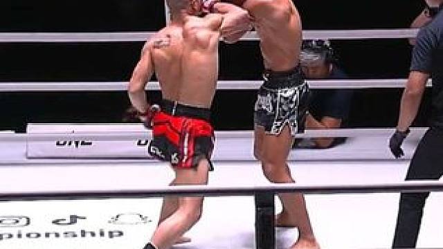 人狠话不多，见面就开干！通蓬的比赛从不缺少激情