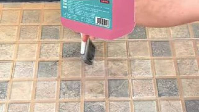 瓷砖强力清洁剂，解决反碱，发黑，发黄，铁锈等问题，厕所清洁的好帮手！