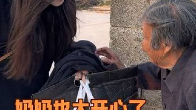 带着朋友们一起回安徽老家，奶奶看到我们回来是真开心啊！