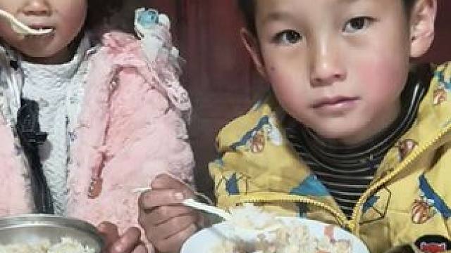 今天炒的炒饭，老大很喜欢吃。