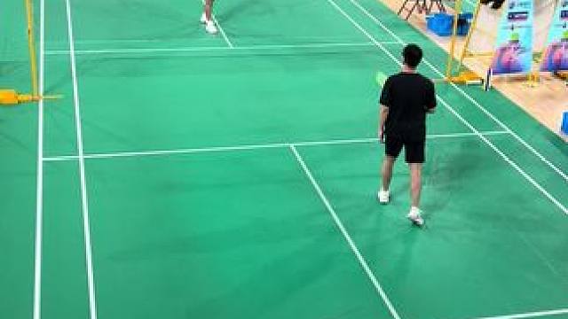 现场欣赏林丹杯季军打羽毛球男单比赛