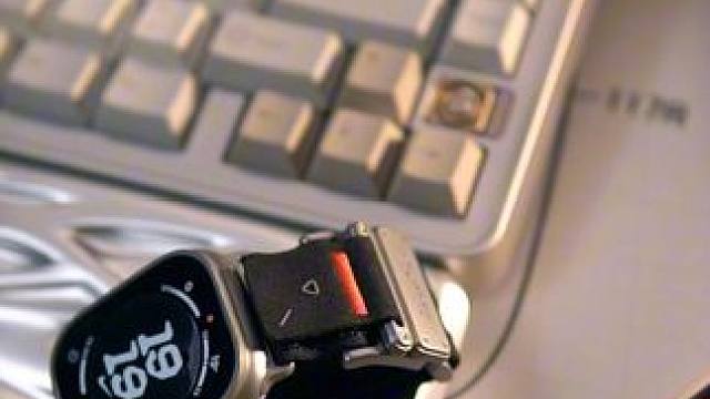 一款机能风满满的表带，大面积铝合金加上磁吸开合，真的很帅哦