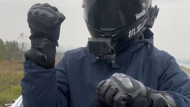 加绒加厚防水的冬季骑行手套，现在特划算，还送一个腰包，