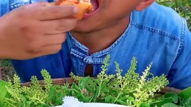 煎蛋鱿鱼须盖饭