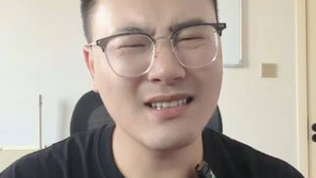 “火箭击败太阳没啥说的，但龙哥和火箭全队的互动真让人鼻酸…”