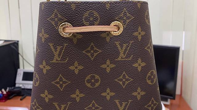 盲盒上头的后果？把LV包包都搭进去了