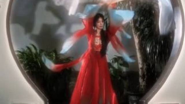 天葩飞堕广寒宫 片片清香引碧空