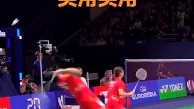 慢动作看郑思维被压反手是如何不转身抢点的 轮转补位一定是为搭档减压的