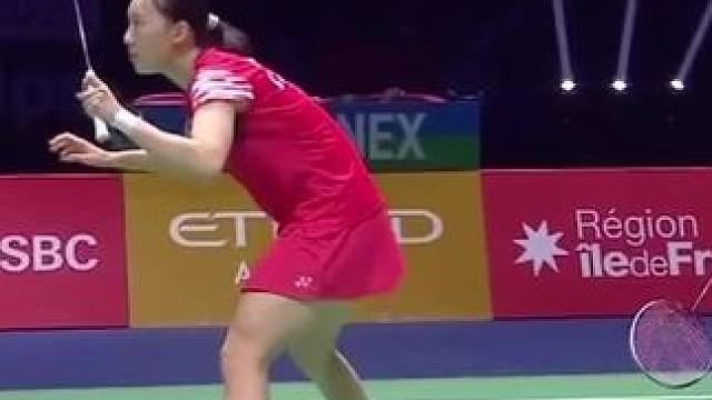 羽毛球世锦赛混双决赛第一局拼得太狠了，蒋魏组合没能抵挡住对方的猛烈进攻，马来西亚队的女队员确实太猛了