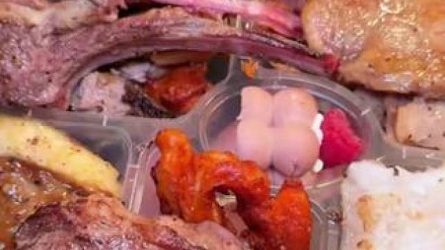 重庆也有剩菜盲盒啦！ 这一份38，你们来帮我看哈值不值