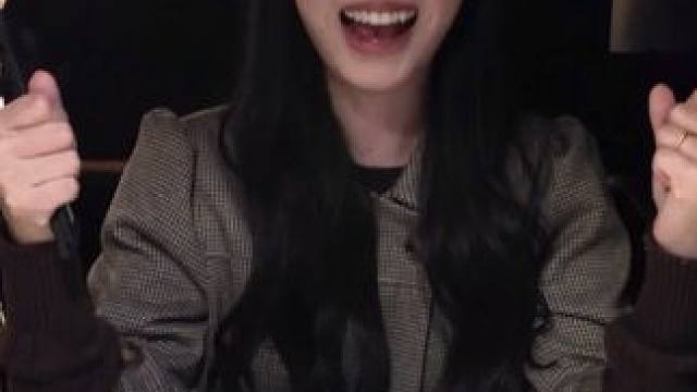 和漂亮女孩儿吃了顿漂亮饭