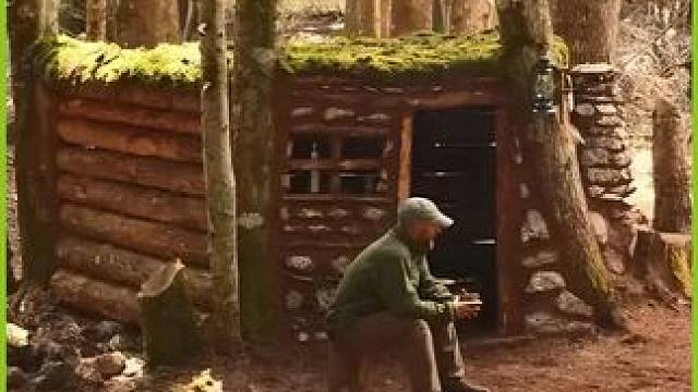 荒野木屋原木为墙，篝火为灯，把荒野过成暖被窝