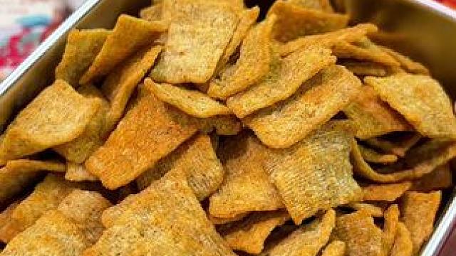 追剧必备小零食 终于让我找到了这个只有虾肉和鲜鸡蛋做的自炸虾片了，不添加一滴油，酥酥脆脆的鲜香浓郁真