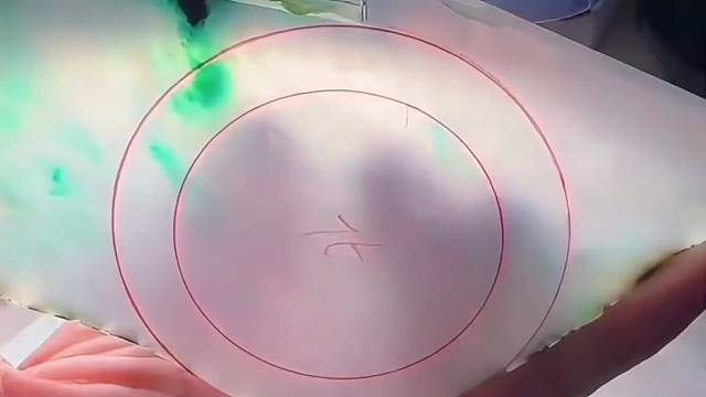 要想生活过得去加点绿，给我上海姐定做这条手镯，大家觉得如何呢，如果是你们会喜欢嘛？