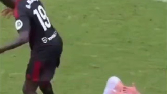 这这这胶水粘住了？