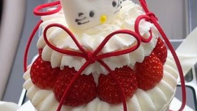 幸福是一碗 Hello Kitty 草莓蛋糕 Kitt