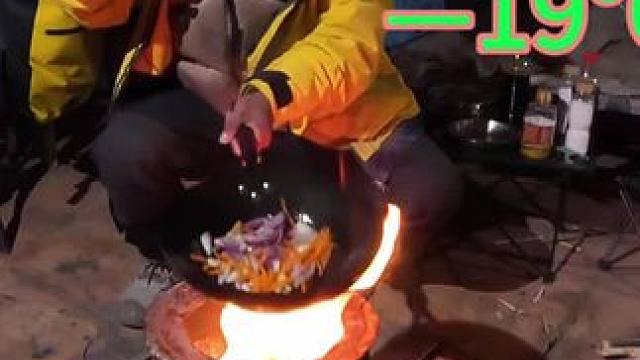 冬季骑行西藏，在左左乡买三天补给进入无人区泥土房劈柴生火做饭 #