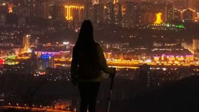 天曌山下的万家灯火