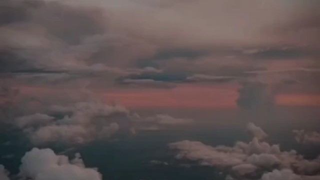 不怕歌曲唱的好听，只怕歌词深入人心。