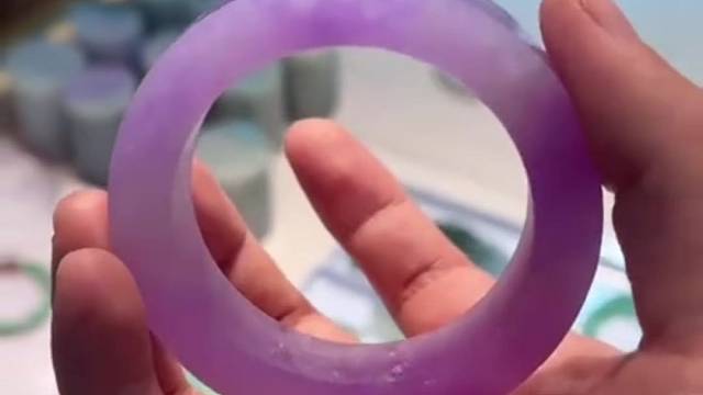 姐姐说紫色很有韵味，这或许也是姐姐的梦中情镯