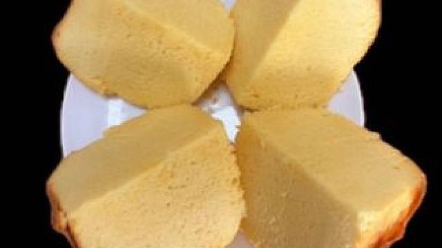 只需要一个绞肉机就能做出蓬松暄软的电饭煲蛋糕！！