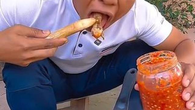 剁椒辣酱️铁锅煮大蜗牛