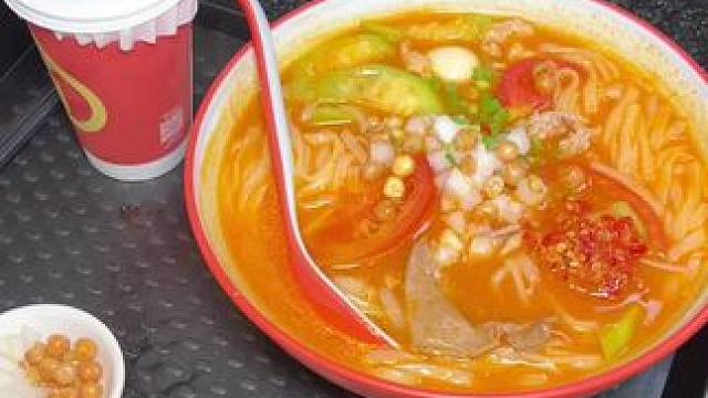 猪霸王秋冬季又上新了酸汤猪霸王，下班来上这么一碗超满足