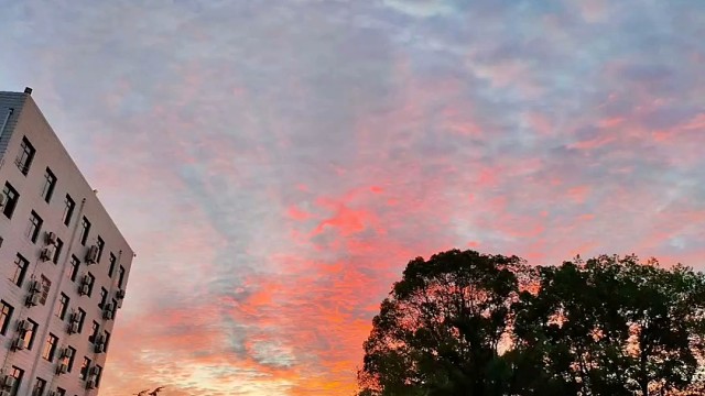 每天的天空都不一样，为什么告诉我没话说？