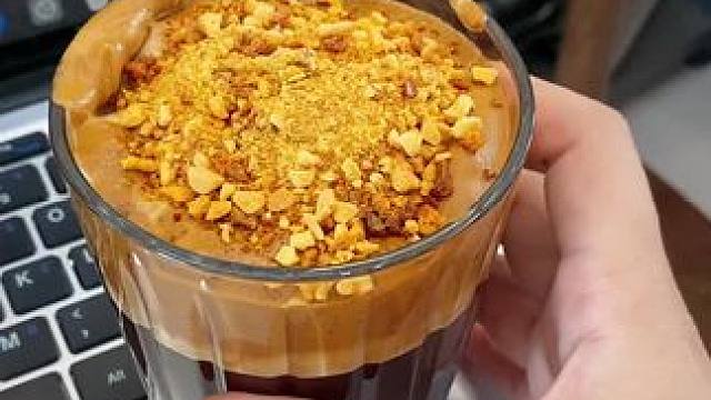 四百次咖啡美式加焦糖碎，这一口太好喝啦！