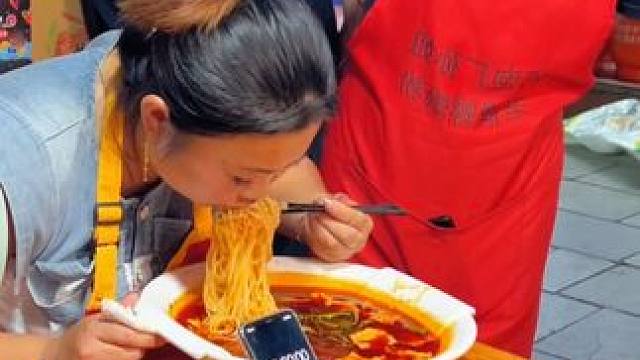 山西美女轻松拿走2000元现金