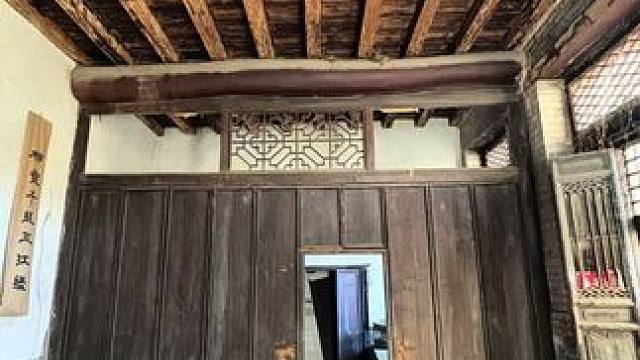 五百多年前的超级大财主豪宅 这个大财主大有来头，竟然是北宋开国皇帝赵匡胤的后代。赵匡胤的后代在明朝时