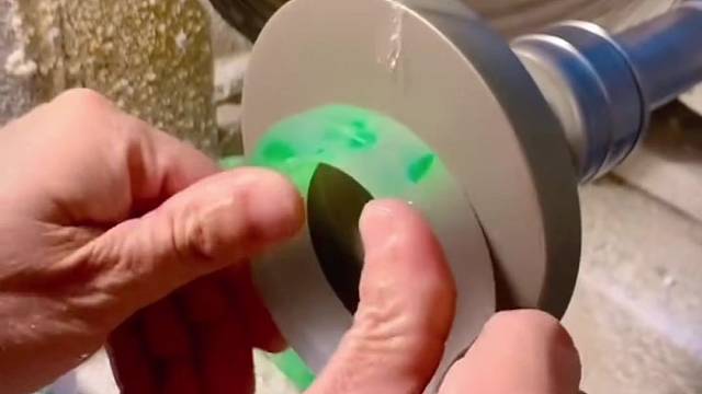 帮姐姐圆梦中情镯尽显东方女性的优雅与含蓄，是古典与时尚的完美结合