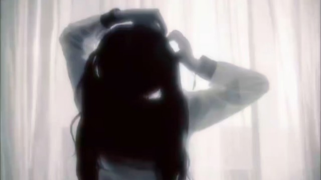 我们的距离是0.6厘米 那是屏幕的厚度