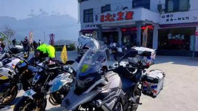 有些路，不走心不甘，走了，满身伤痕，人生就是这样，无论怎么选择都是遗憾。