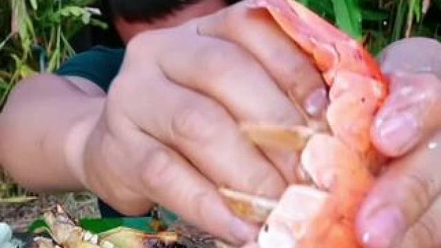炭烤超大罗氏虾搭配酸辣料汁️ 泰国美食种草激励计划