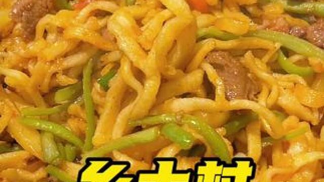 在绿地开了十多年的焖面馆，菜品主打现炒现卖没有预制