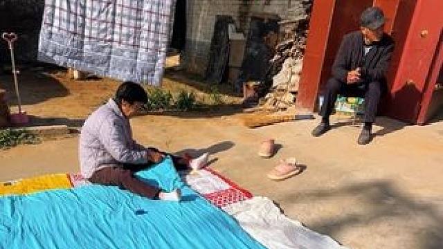 村里的风景，虽平淡，但耐看。也许生活并不便利，却最温暖的治愈。长大后才明白，平凡无奇的小村里藏着最惬