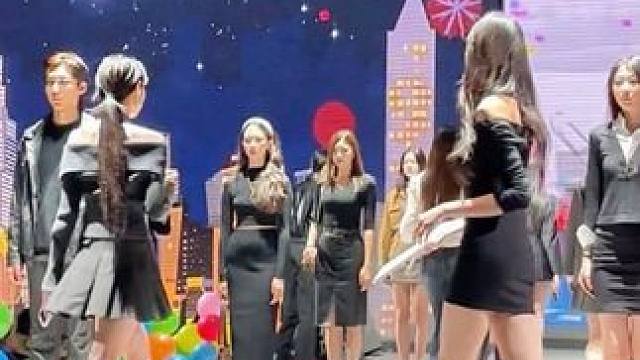 今晚迎新晚会的走秀节目！