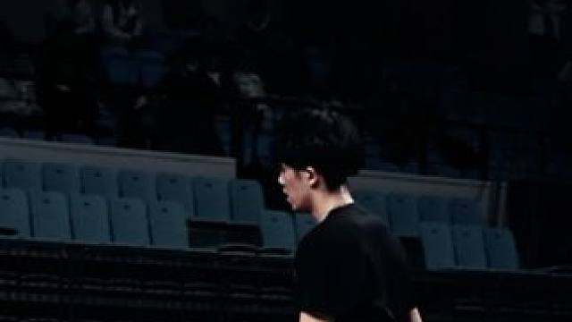 面对强敌全力冲击 这就是羽毛球的精神